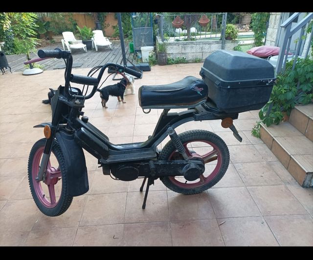 Piaggio Bravo avanti 50cc negro-rosa