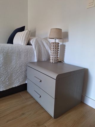 Cómoda + Mesita de noche madera