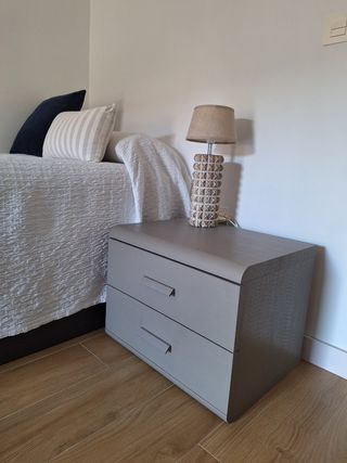 Cómoda + Mesita de noche madera