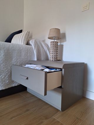 Cómoda + Mesita de noche madera