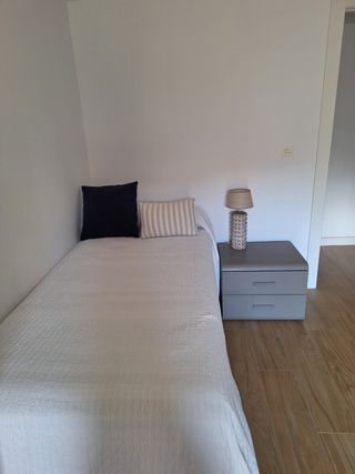 Cómoda + Mesita de noche madera