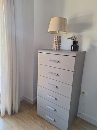 Cómoda + Mesita de noche madera