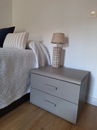 Cómoda + Mesita de noche madera