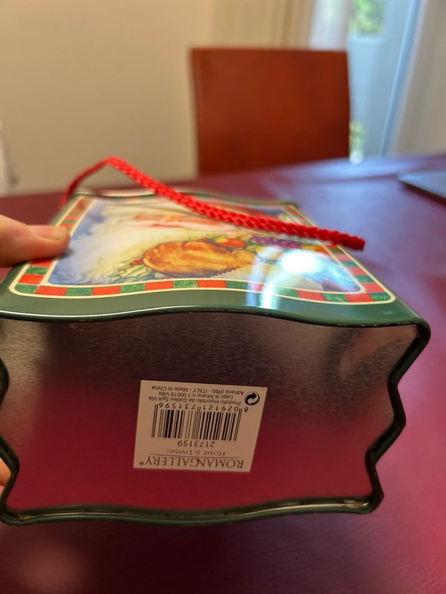 Scatola in latta natalizia