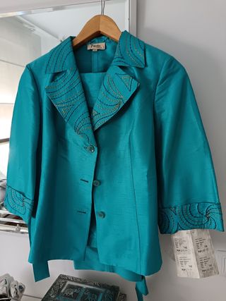Conjunto chaqueta pantalón corte recto,precioso