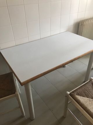 Mesa cocina + 4 sillas mimbre