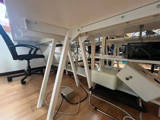 Escritorio blanco Ikea, patas en A