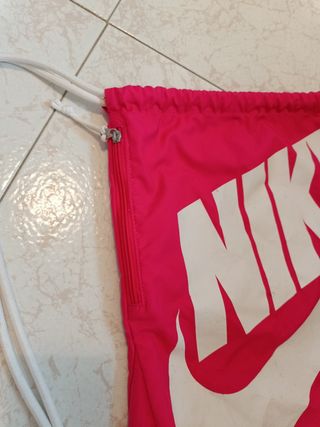 Mochila Nike rosa y blanca