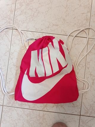 Mochila Nike rosa y blanca
