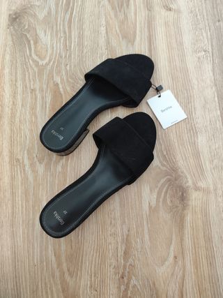 Sandalias Bershka negras tacón bajo talla 37