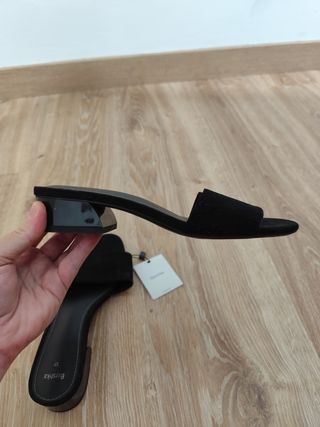 Sandalias Bershka negras tacón bajo talla 37