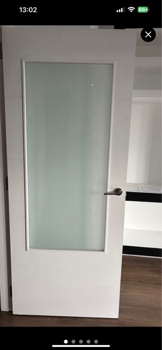 Puerta madera blanca con cristal traslúcido