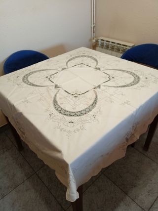 MANTELERÍA BORDADA