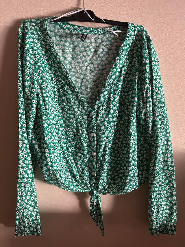 Blusa H&M flores - Verde - Talla 38. (m)