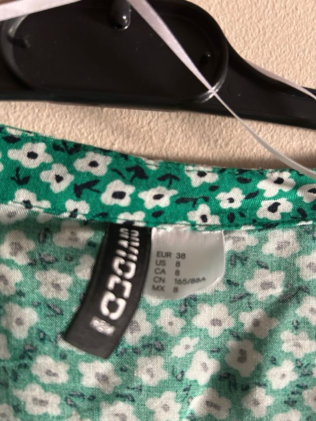 Blusa H&M flores - Verde - Talla 38. (m)