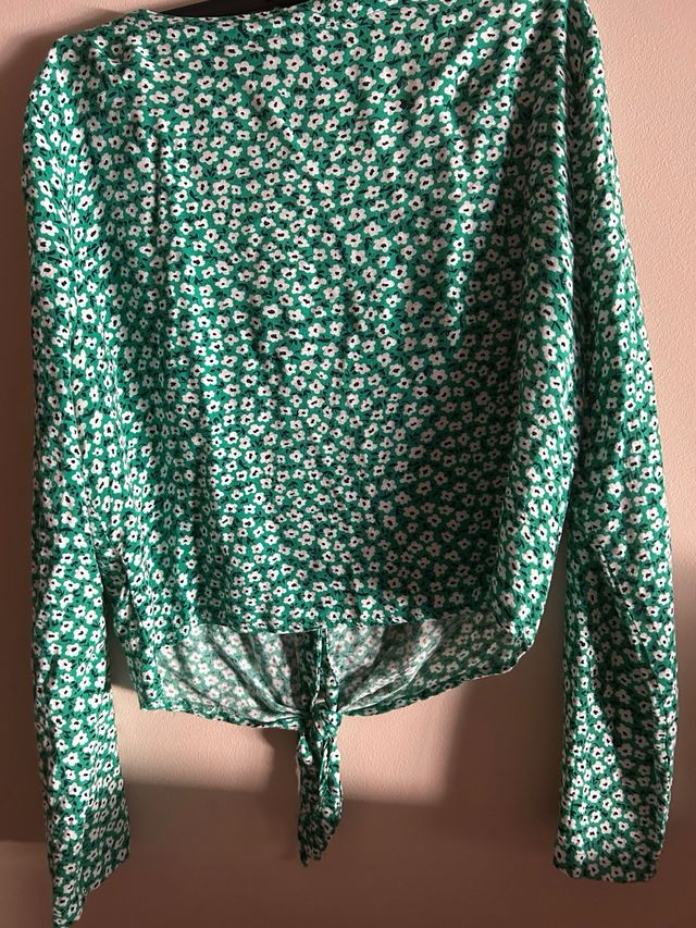 Blusa H&M flores - Verde - Talla 38. (m)