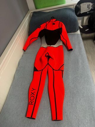 Tabla surf y traje neopreno