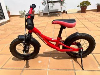 Bicicleta sin pedales Peugeot roja