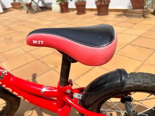 Bicicleta sin pedales Peugeot roja