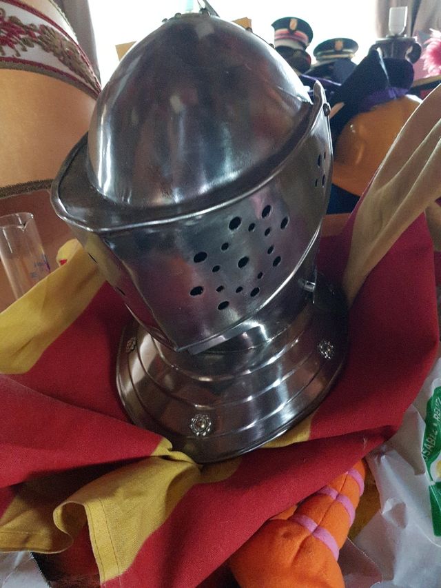 ESPECTACULAR CASCO MEDIEVAL REPLICA
