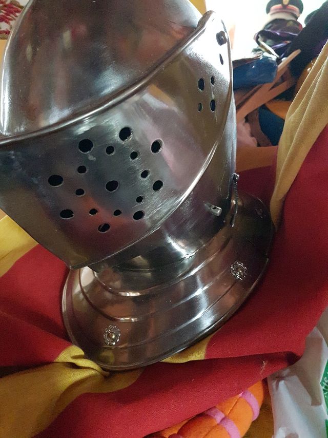 ESPECTACULAR CASCO MEDIEVAL REPLICA