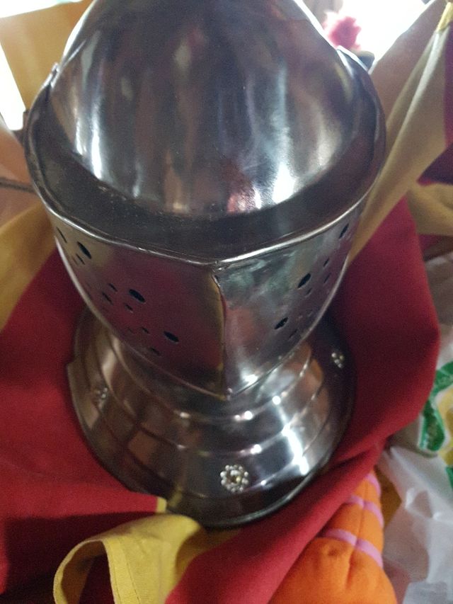 ESPECTACULAR CASCO MEDIEVAL REPLICA