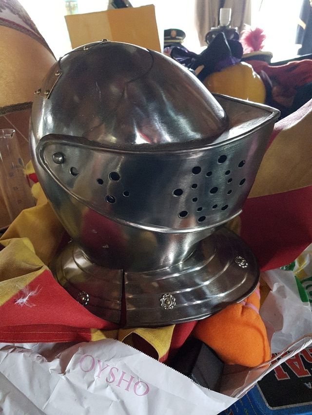 ESPECTACULAR CASCO MEDIEVAL REPLICA