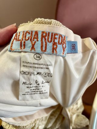 Falda encaje alta costura española Alicia Rueda 
