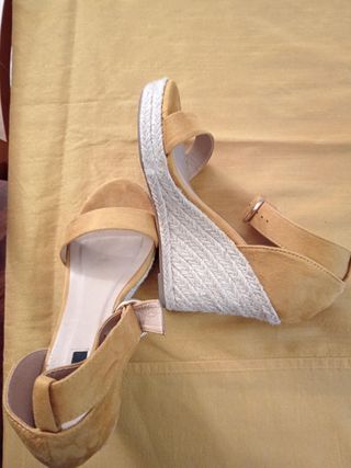Bellissimi sandali con zeppa