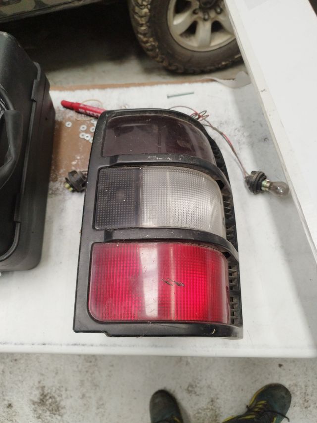 Piloto Mitsubishi montero