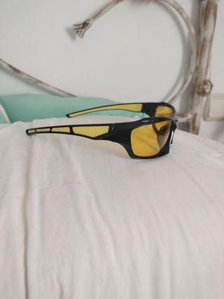 Cuatro gafas de sol deportivas