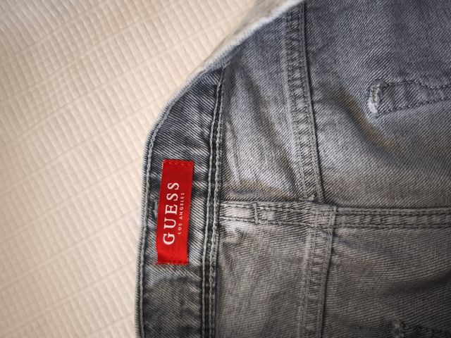 Bermuda Guess gris hombre