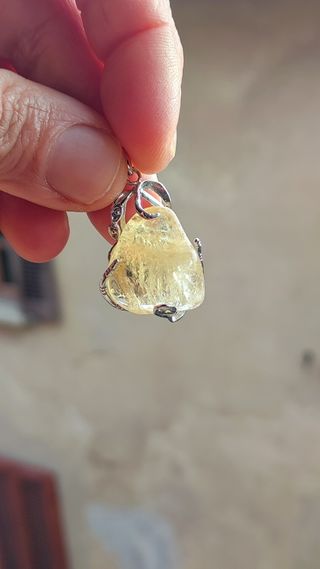 Ciondolo artigianale 18kgp pietra gialla