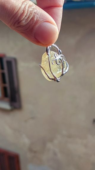 Ciondolo artigianale 18kgp pietra gialla