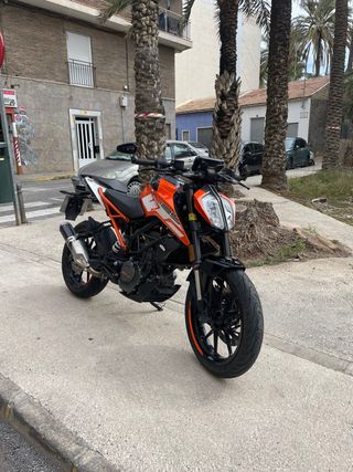 KTM Duke 125 (2017) Impecable