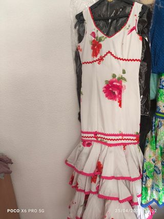Traje flamenca flores de tirantes T38