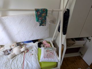 Lettino Montessori bianco in legno massello