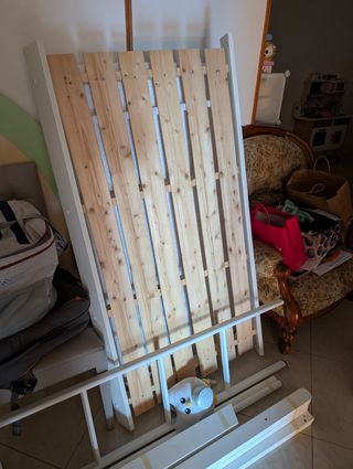 Lettino Montessori bianco in legno massello