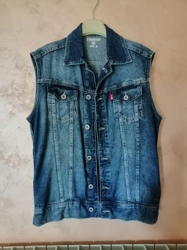 Gilet di jeans smanicato maschile con tasche