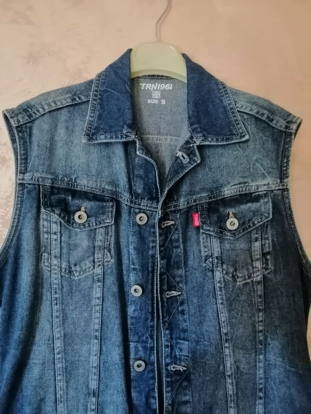 Gilet di jeans smanicato maschile con tasche