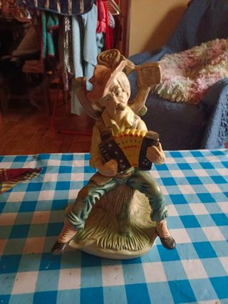 Figura acordeonista vintage