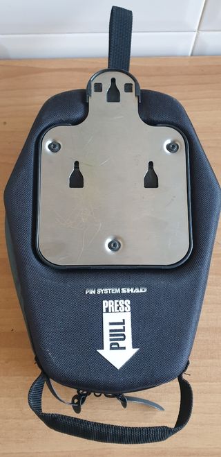 Bolsa Shad E4P para moto Mt07