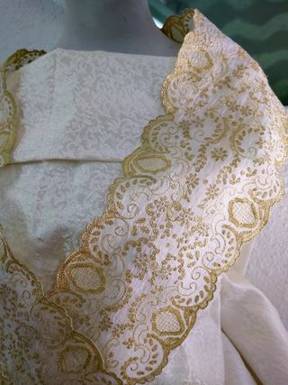 Tela fallera y peinador en oro