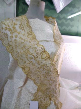 Tela fallera y peinador en oro