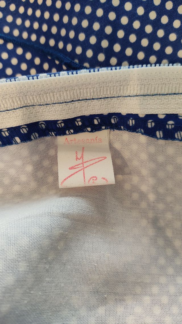 Vestido de flamenca señora azul lunares blancos