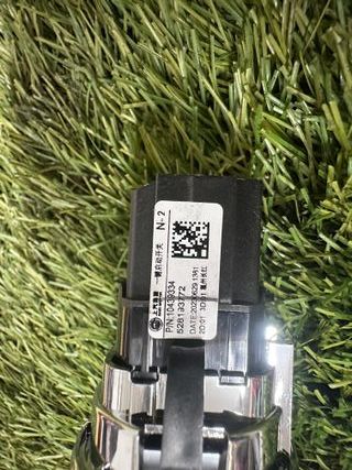 APOYABRAZO-USB-MODULO-START-MG ZS 1.0T-DGI 2022