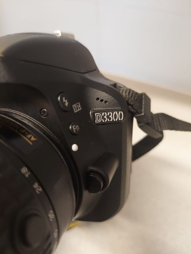 Cámara reflex Nikon D3300 SOLO 1966 DISPAROS
