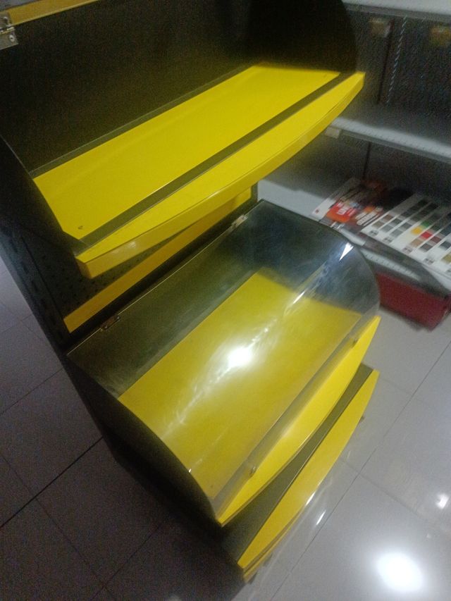 Vitrina expositor con llave.