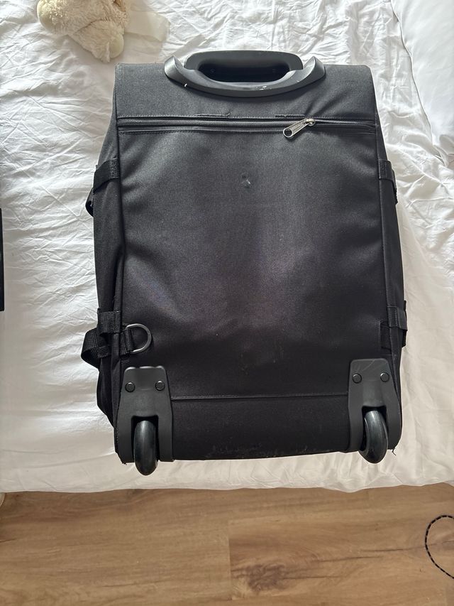 Maleta Eastpak negra - Cabina