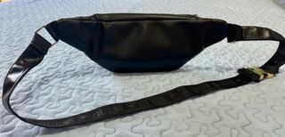 Riñonera Guess de cuero
